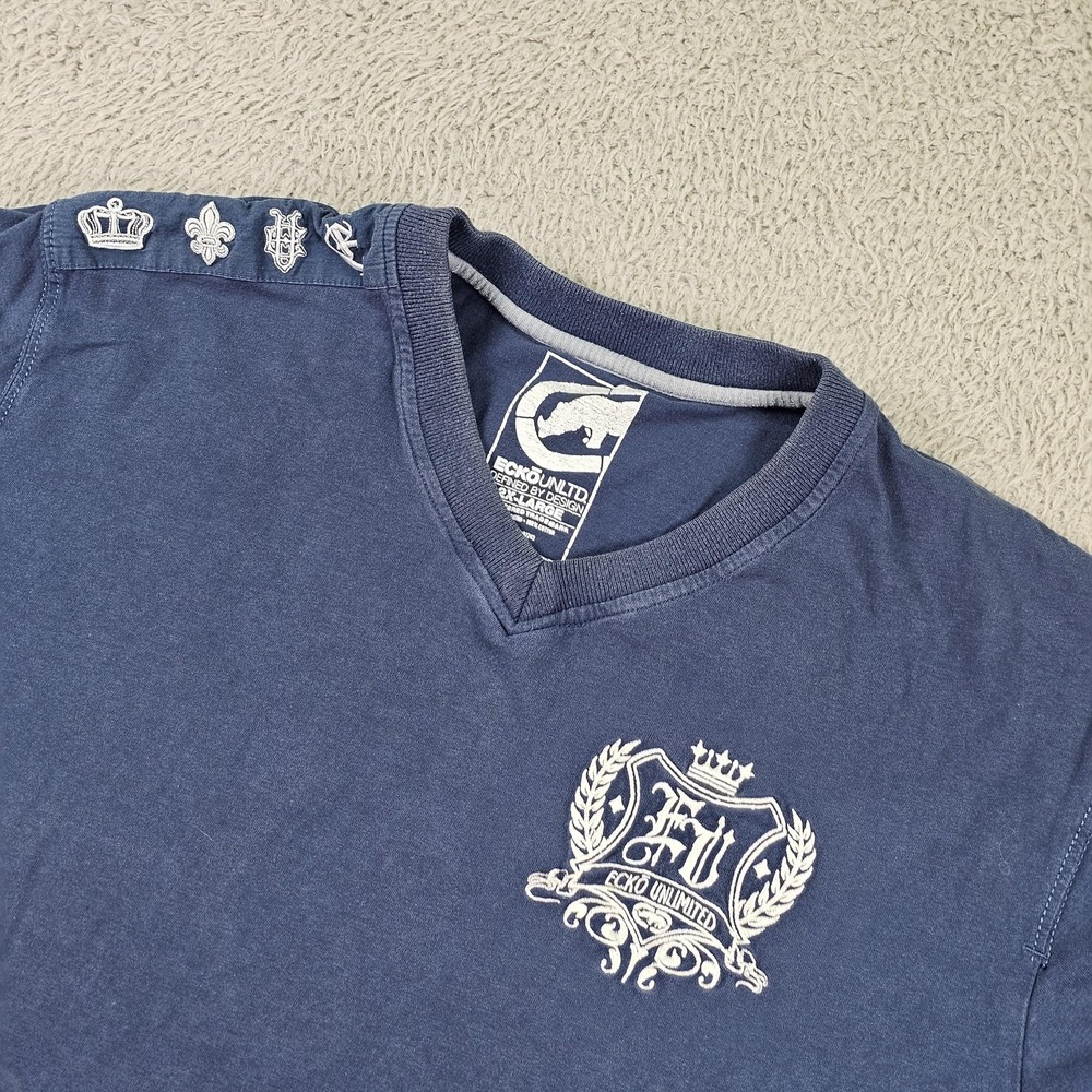 Ecko Unltd Shirt Mens 2XL Blue‎ Crest V Neck Shoulder Patch Graphic Tee Logo